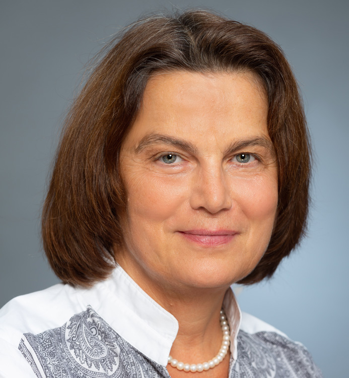 Prof. Dr. rer. nat., Mag. phil. Boglarka Hadinger